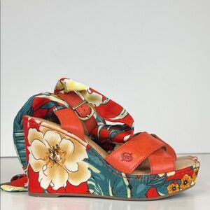 NWT‎ Born Salton Floral Wedge Sandals - Red SZ 6